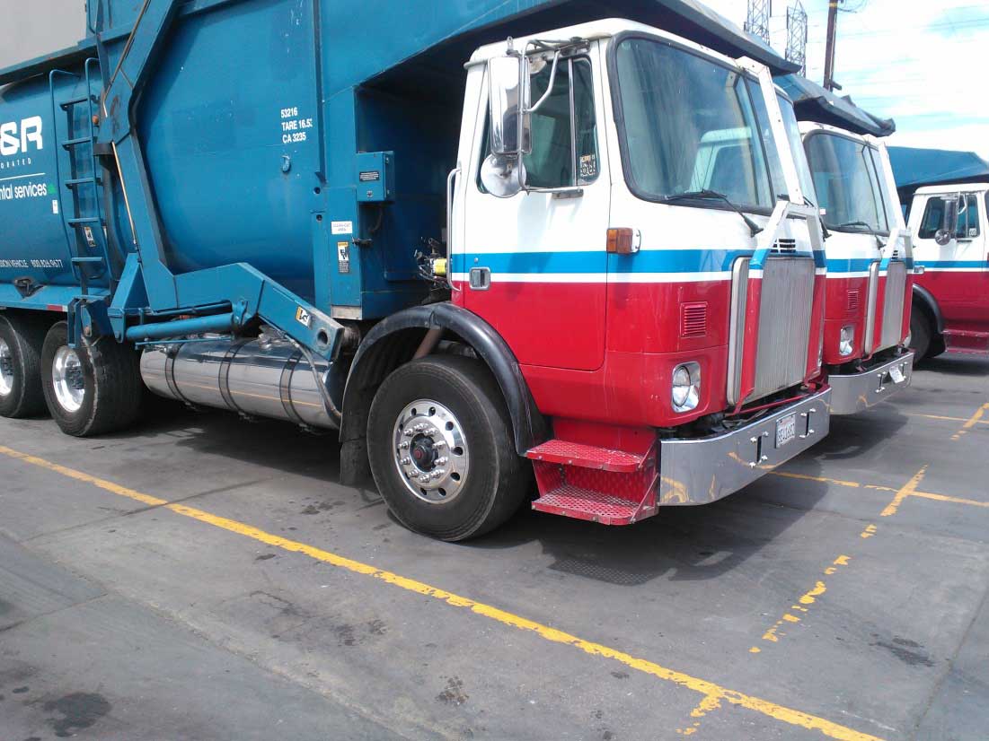 A waste collection vehicle with a similar hydraulic tank to the one involved in the incident.